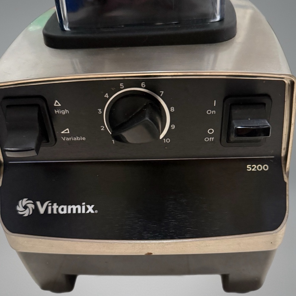 Vitamix 5200 / VM0103 Blender Silver Base Variable 10 Speed w/ Plunger - Picture 2 of 5